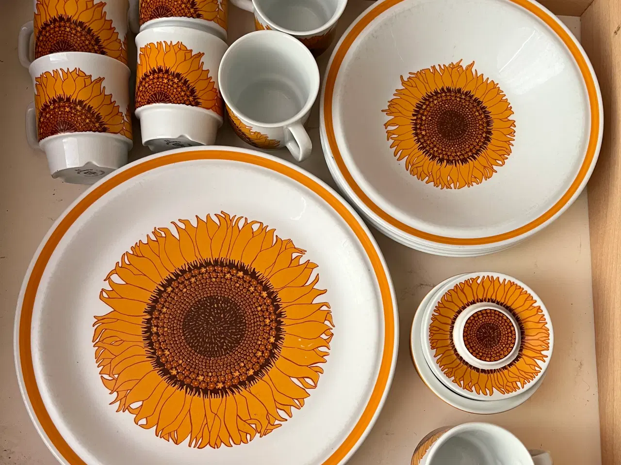 Billede 1 - Egernsund Norge Solsikke stel i keramisk materiale