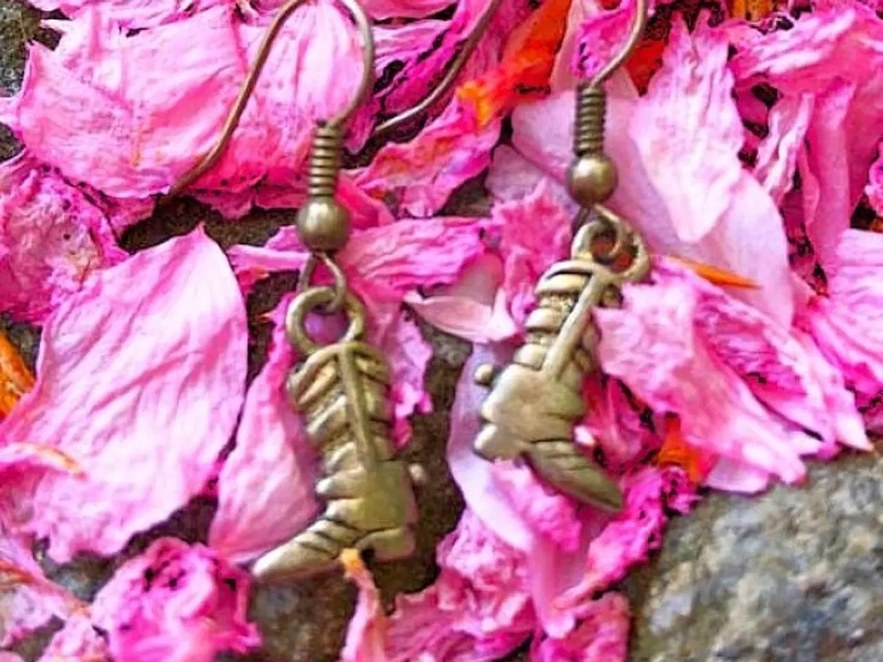 Billede 2 - Øreringe med cowboystøvler i antikguld farve