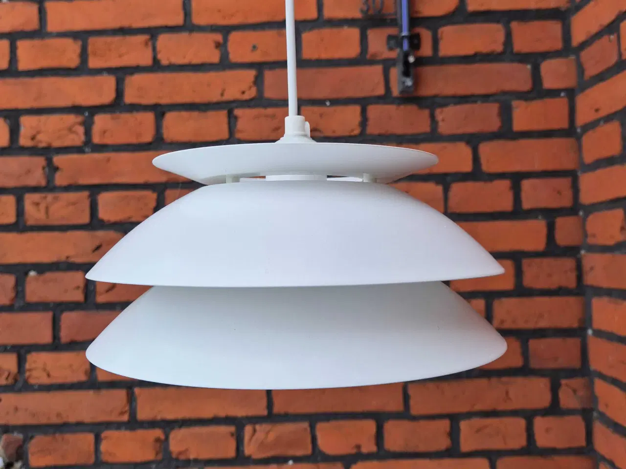 Billede 1 - Velholdt hvid flerskærmspendel 