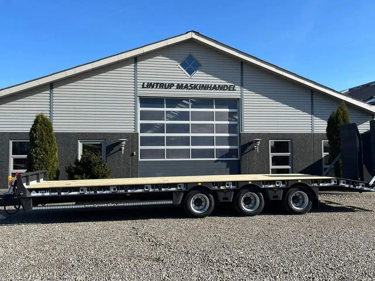 Billede 18 - Tyrone 27TLL LANG MODEL med forbredningsudstyr . Affjedret træk og affjedret aksler. Med hydrauliske ramper og værktøjskasse