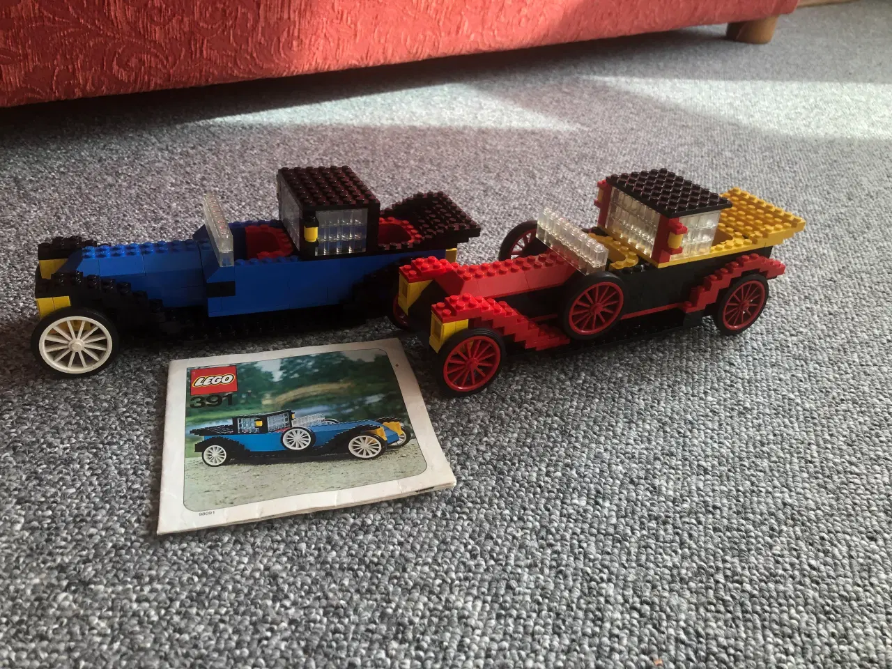 Billede 1 - 2 flotte biler til pynt