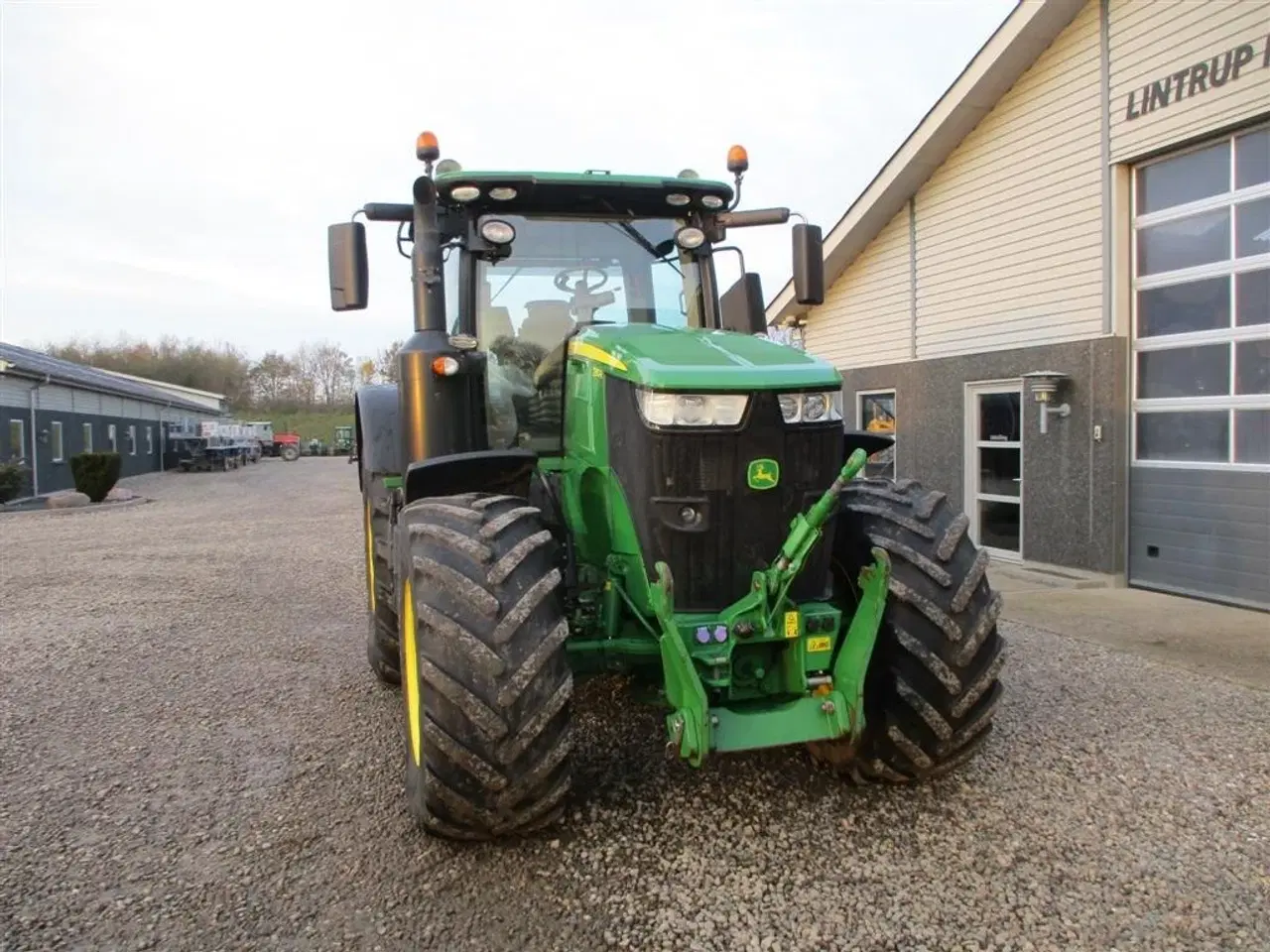 Billede 18 - John Deere 7310R Med frontlift og frontPTO en ejers gård traktor