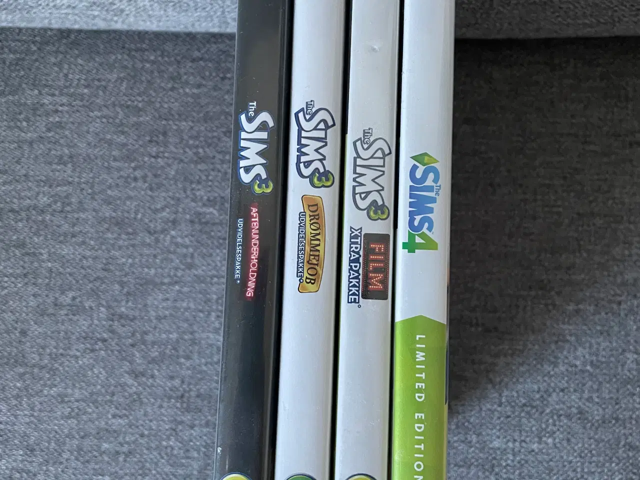 Billede 2 - 3 stk. The Sims 3 spil og 1. The Sims 4, rollespil