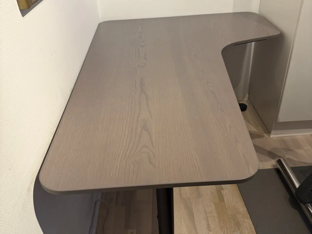 Billede 1 - Justerbar skrivebord 