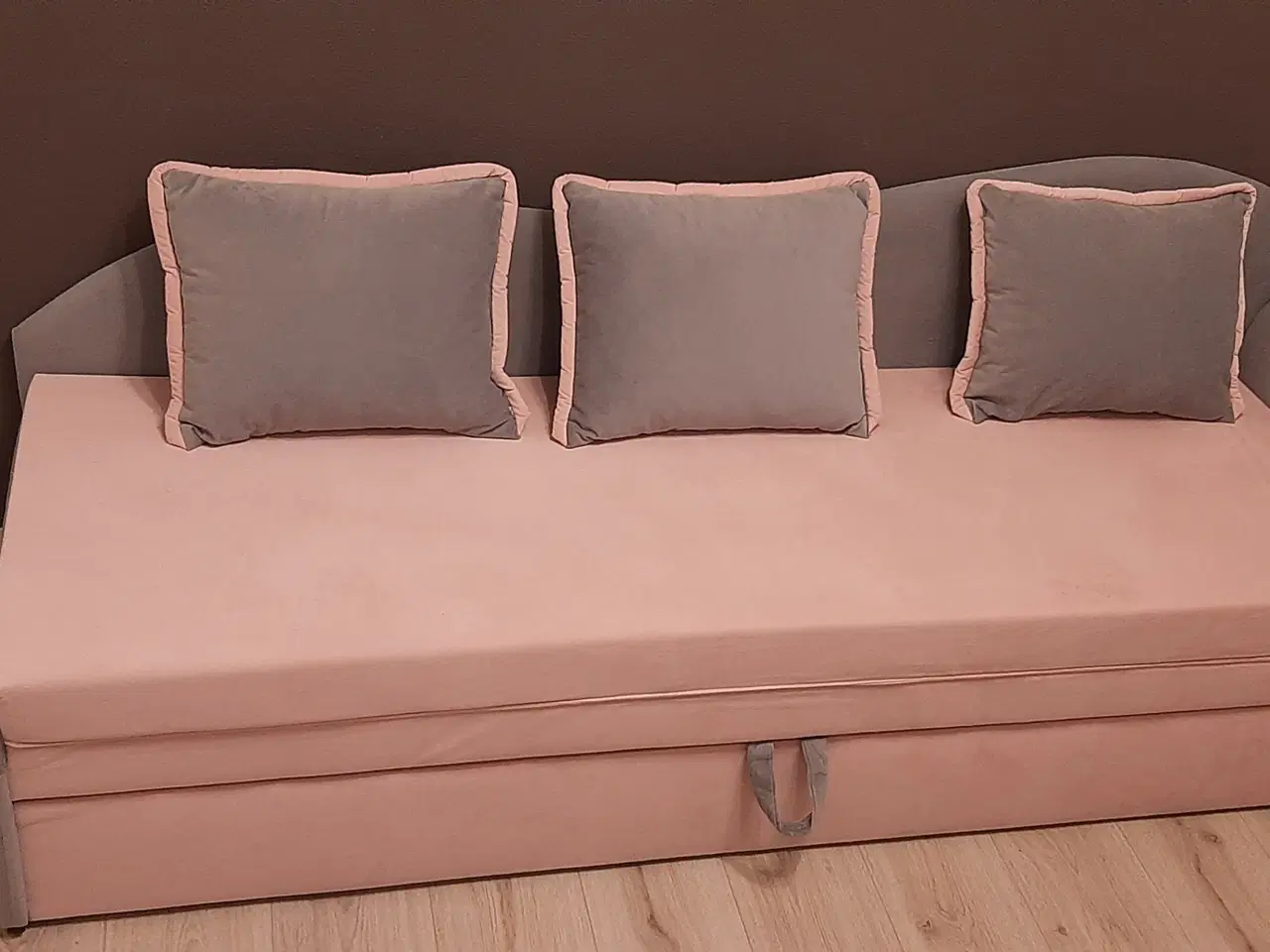 Billede 1 - Sovesofa lyserød med opbevaring 