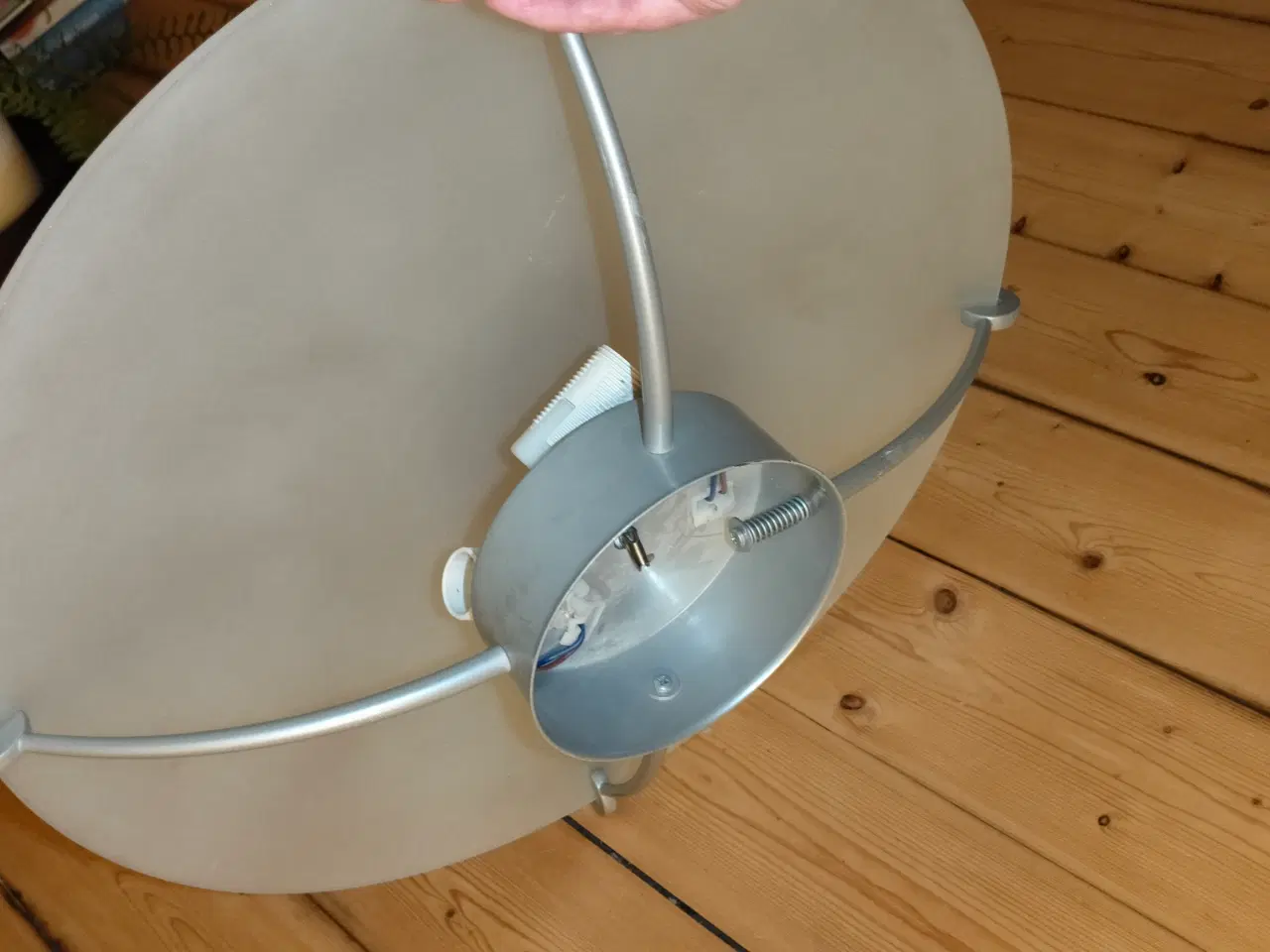 Billede 3 - Fin loft lampe af matteret glas og metal