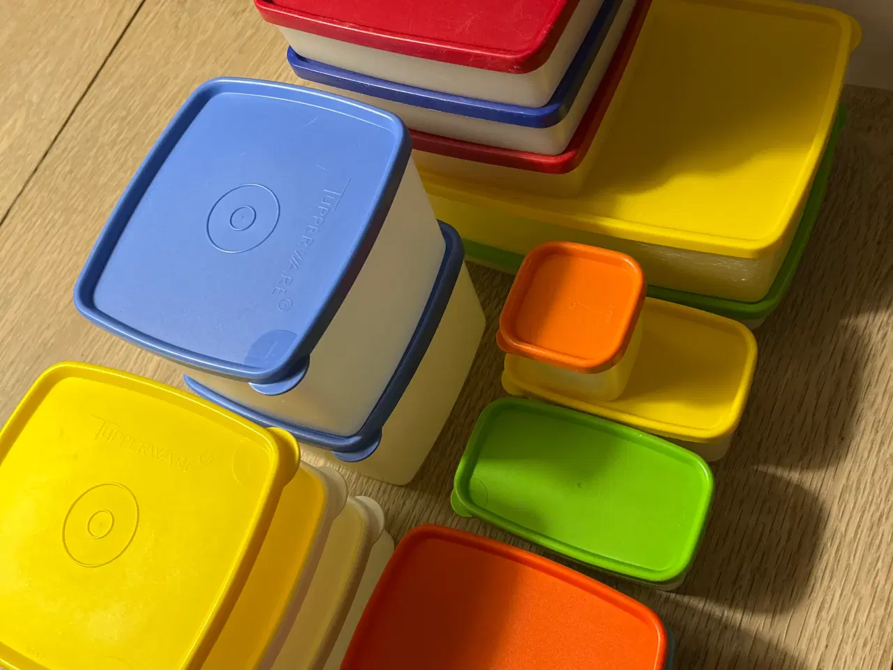 Billede 1 - 15 Tupperware firkantede, stabelbare bøtter