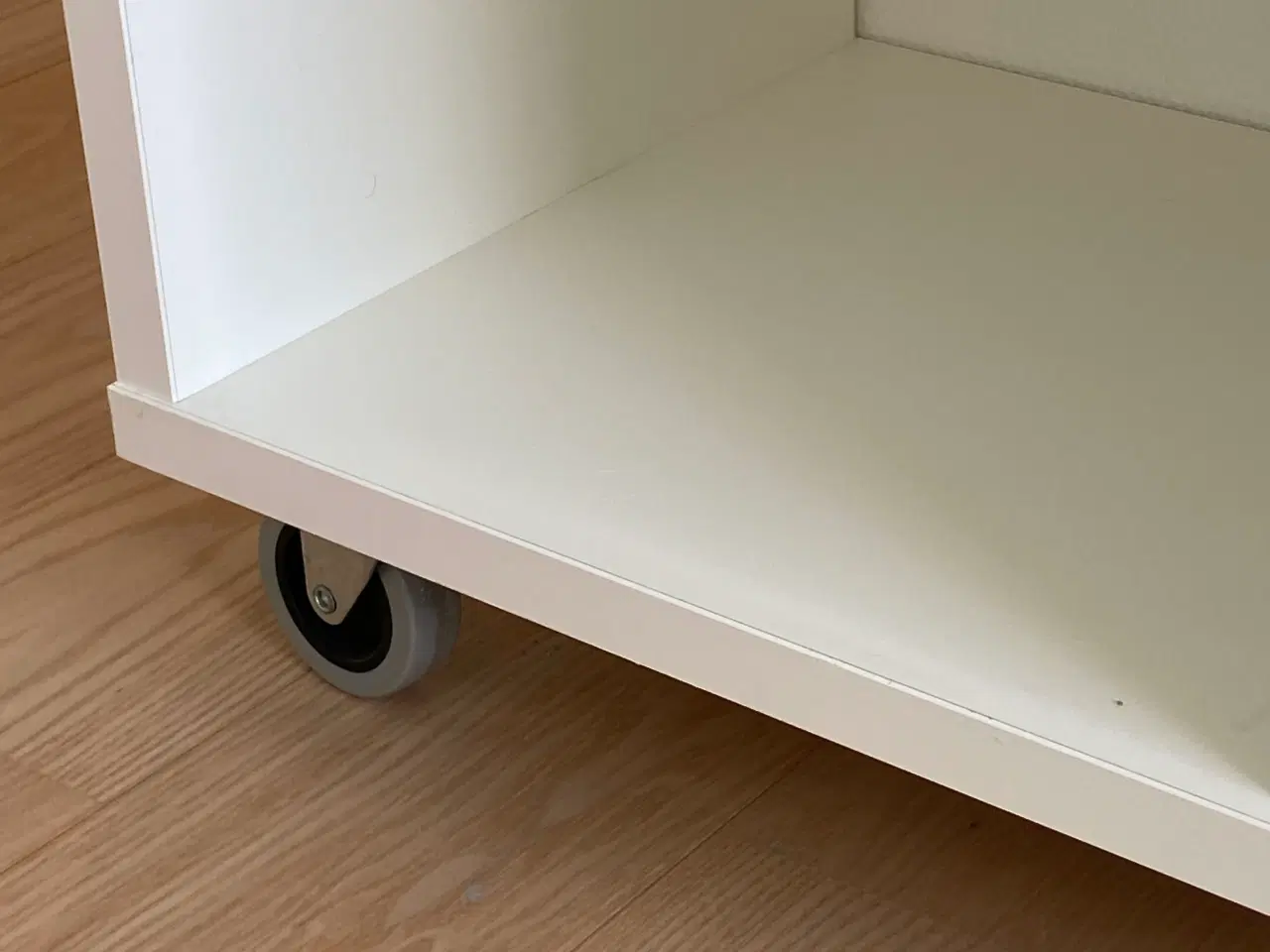 Billede 4 - Rumdeler på hjul med 8 rum