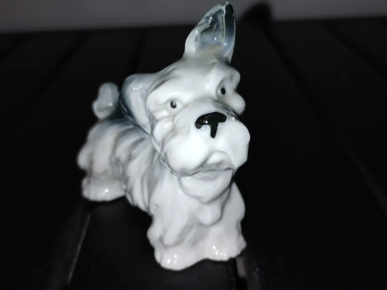 Billede 2 - Lille sød porcelænshund