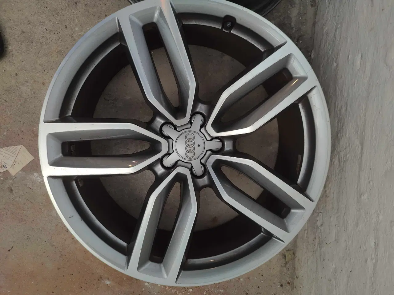 Billede 3 - Alufælge  til Audi