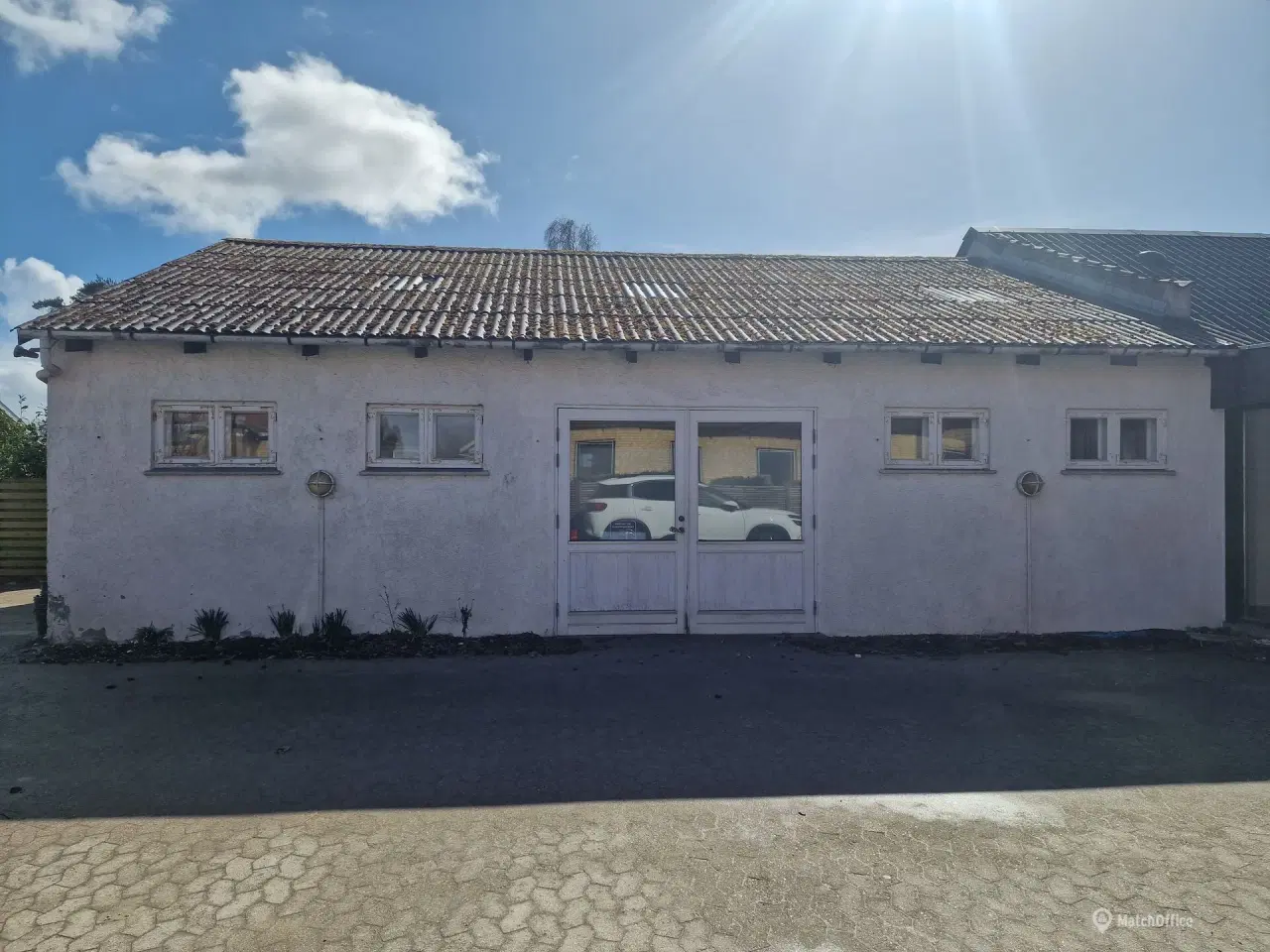 Billede 10 - 3 lejemål til lager. showroom, behandling, kontor m.m. Biladgang til lager –Skiltemulighed mod Grønnevej