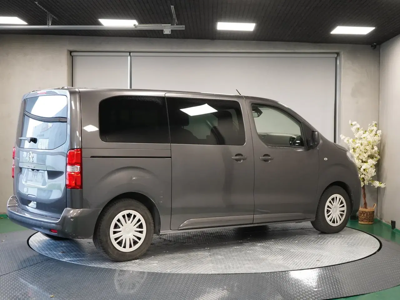 Billede 6 - 8 personers EL-minibus på auktion