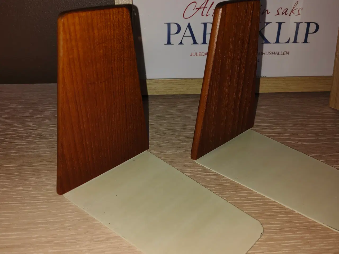 Billede 2 - Flotte bogstøtter i teak