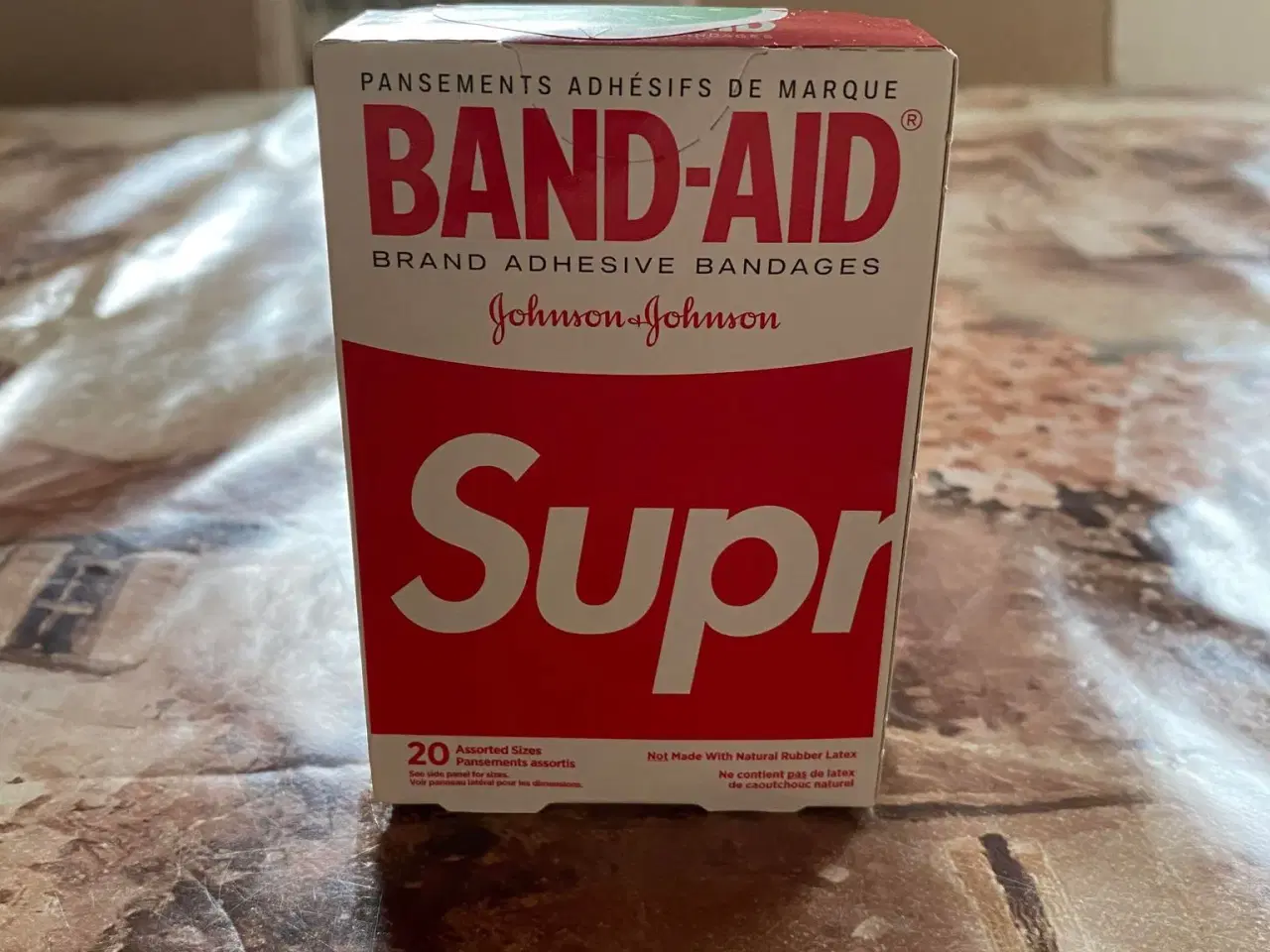 Billede 1 - Supreme x Band Aid Adhesive Bandages (Box of 20)