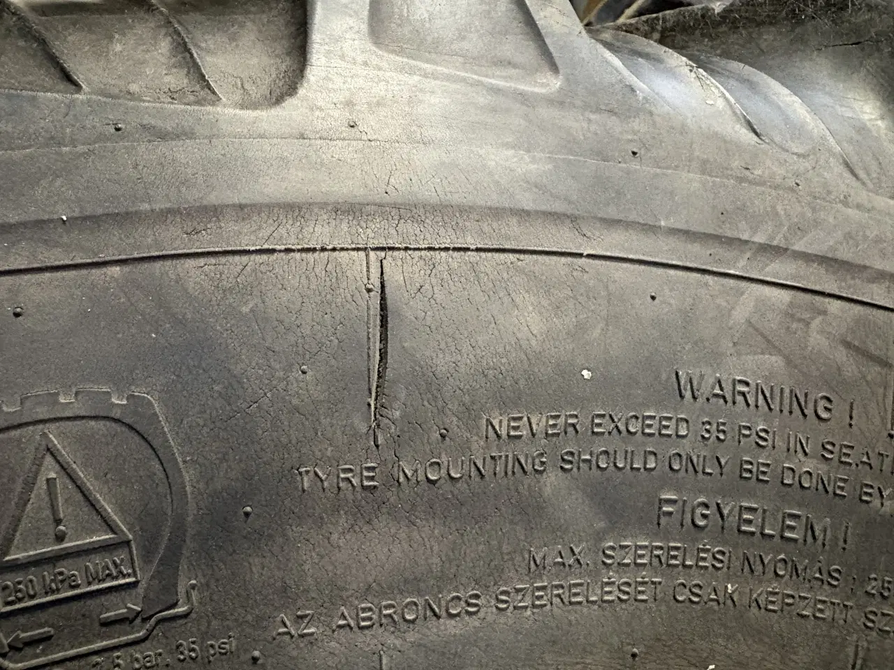 Billede 6 - Traktordæk 2 stk. 16.9R34