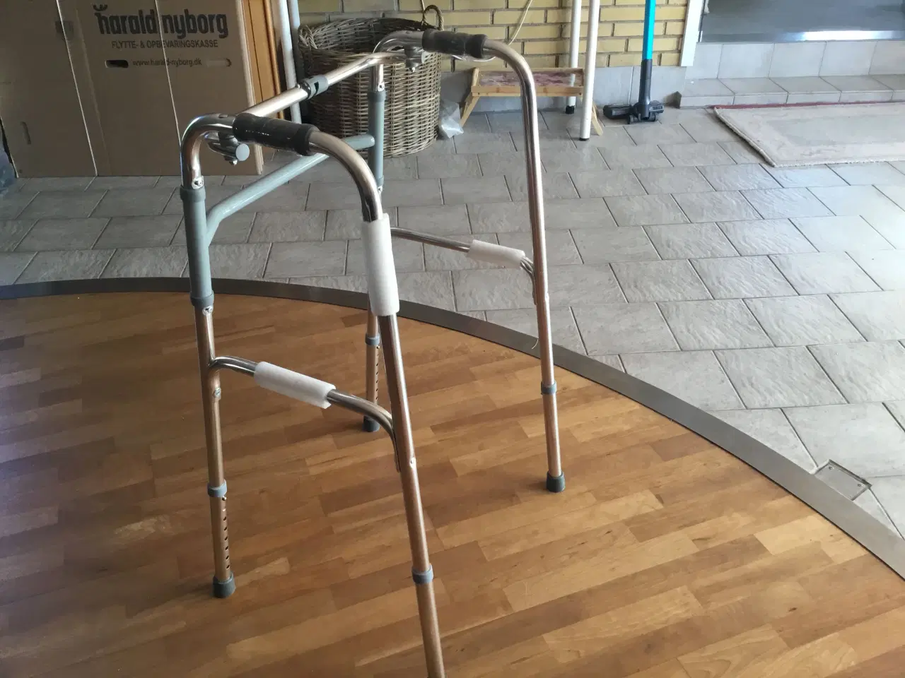 Billede 2 - HANDICAP GÅSTATIV /kan foldes