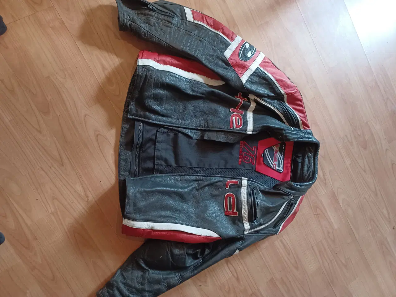 Billede 2 - Læderjakke til motorcykelkørsel.