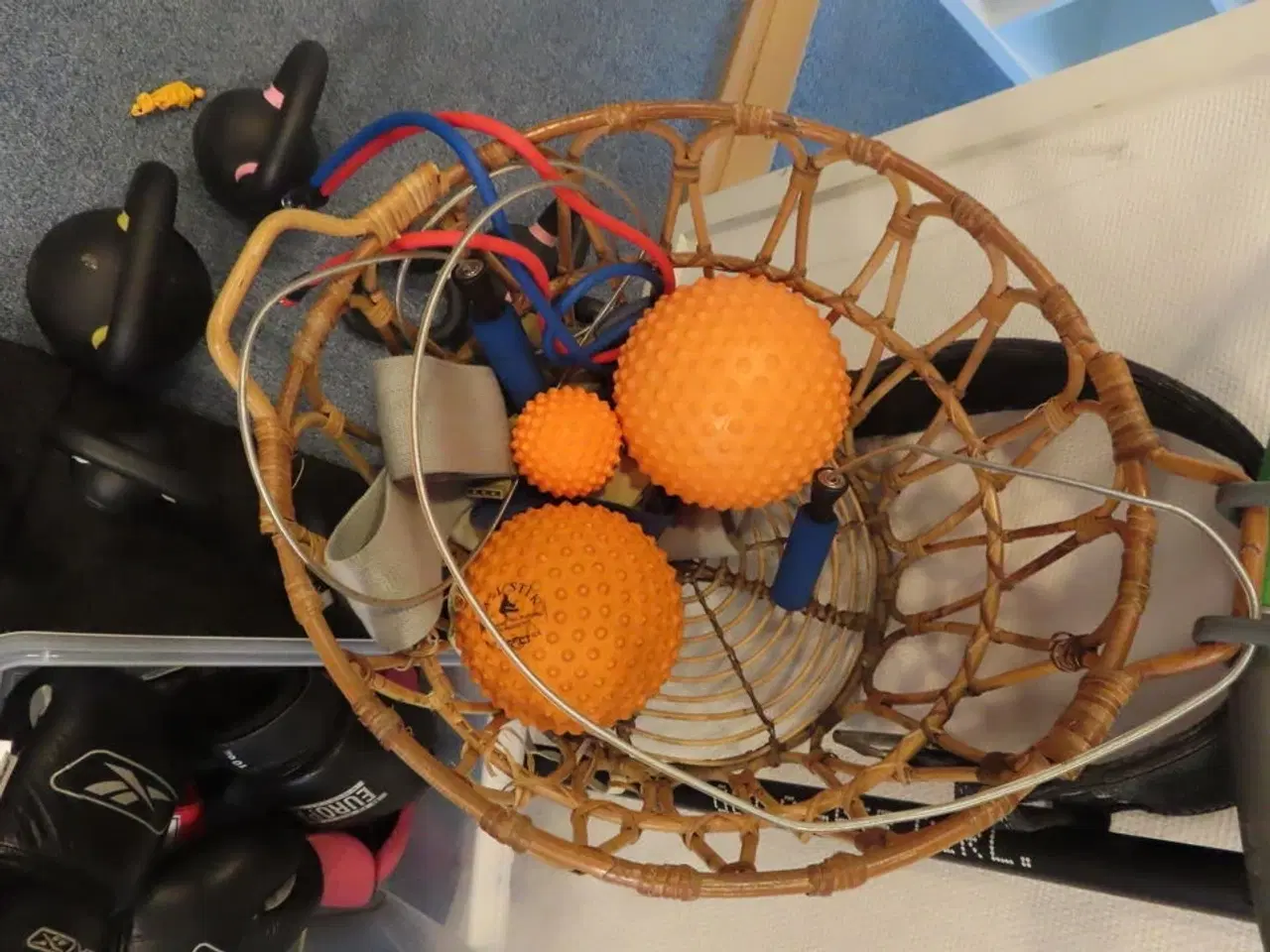 Billede 4 - Parti kettlebells, hullahopringe, elastikker, m.v.