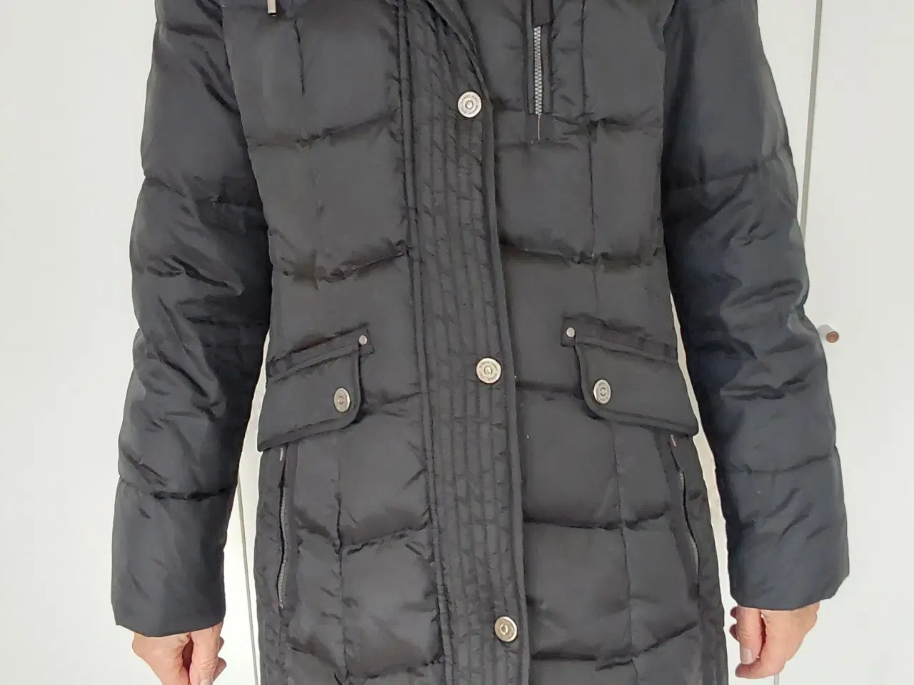 Billede 1 - Dunfrakke fra Barbera Lebek, str. 36. Sort 