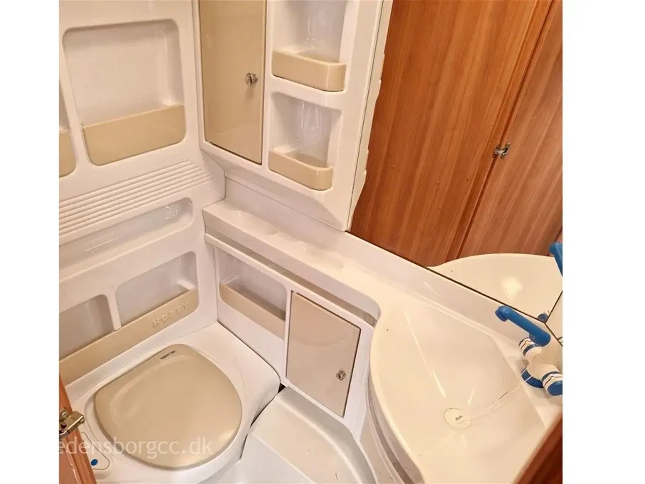 Billede 4 - 2013 - Hobby De Luxe 380 TB   NEM LILLE REJSEVOGN SOM KAN TRÆKKES AF DE FLESTE BILER.