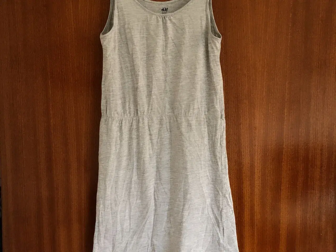 Billede 1 - H&M grå kjole str 134-140 8-10 år.