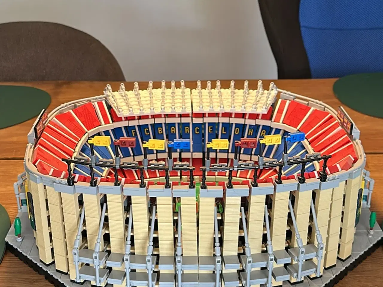 Billede 2 - LEGO Camp Nou – FC Barcelona (10284) Færdigbygget