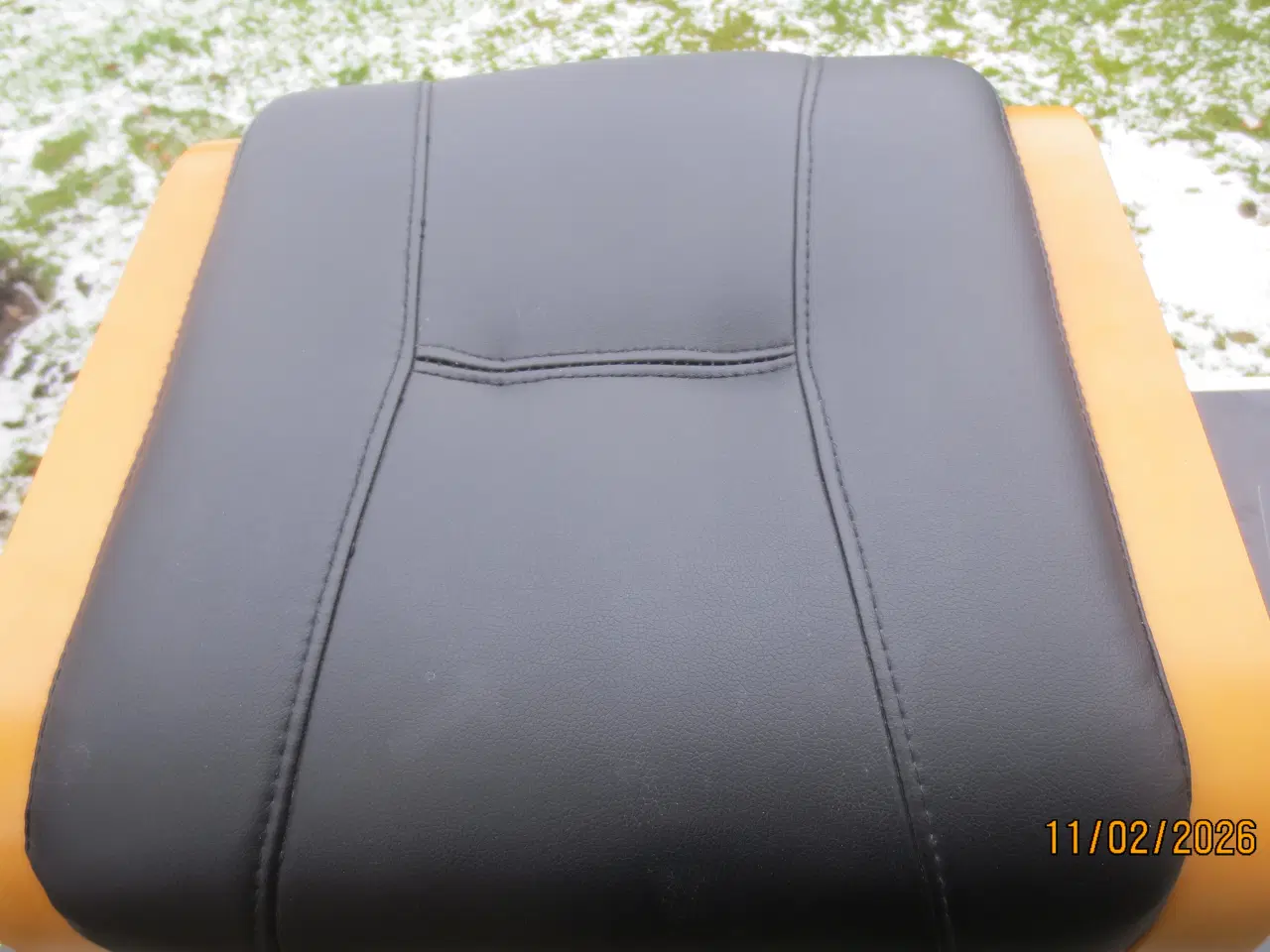 Billede 3 - 1 stk Fodskammel med sort læder