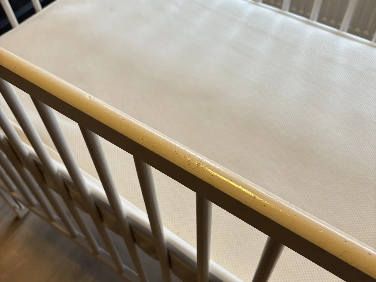 Billede 2 - Tremmeseng m/madras