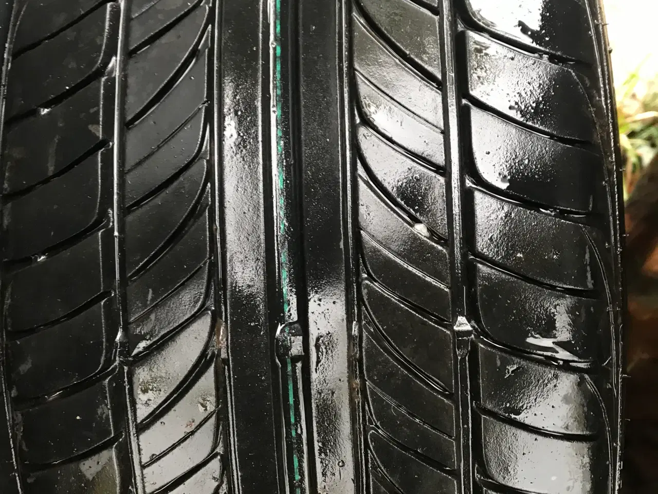 Billede 1 - Fine Bildæk 215, 40Z, R17, 87W, 4-5mm Dækmønster