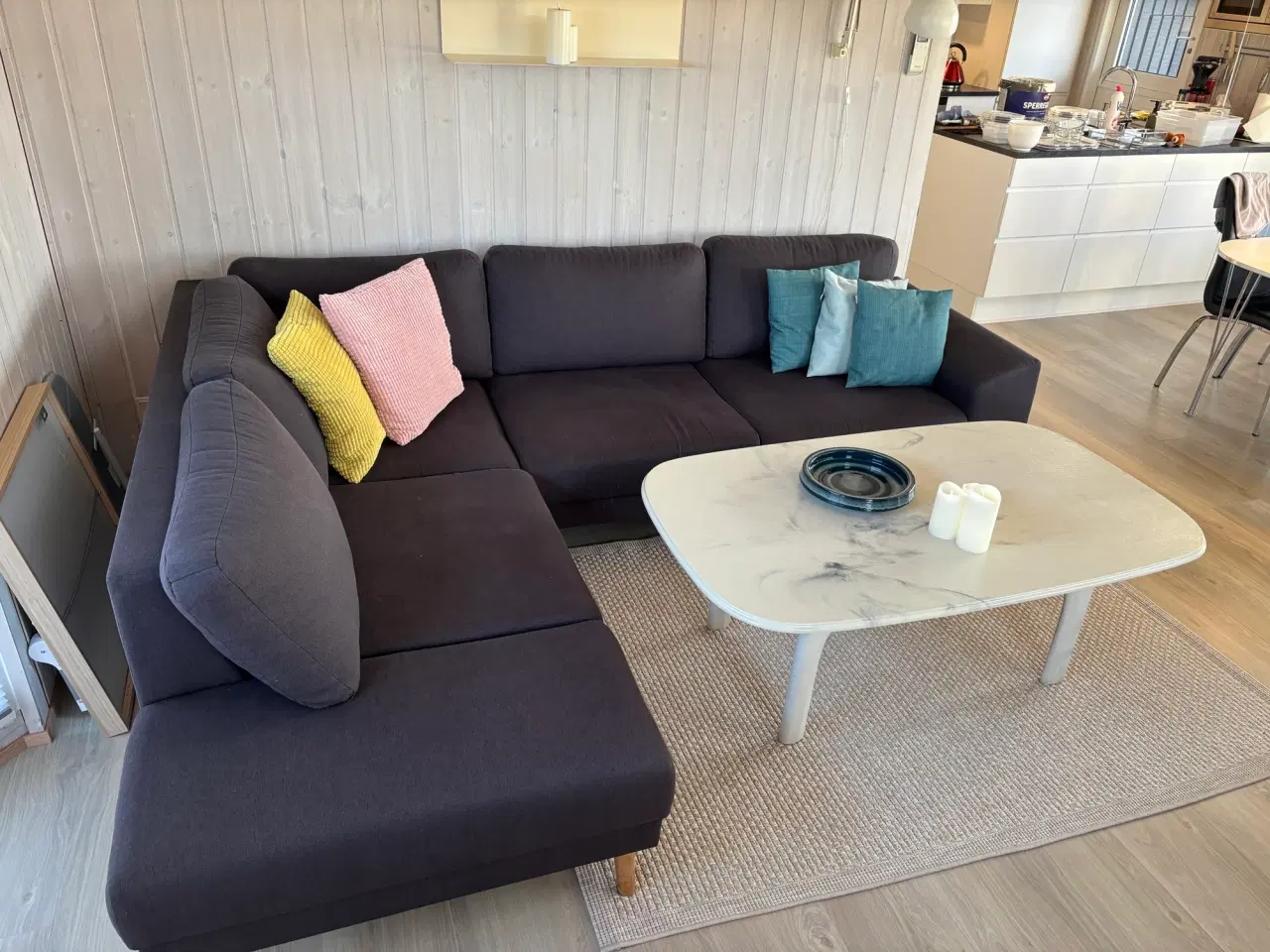 Billede 3 - Hjørnesofa med bord