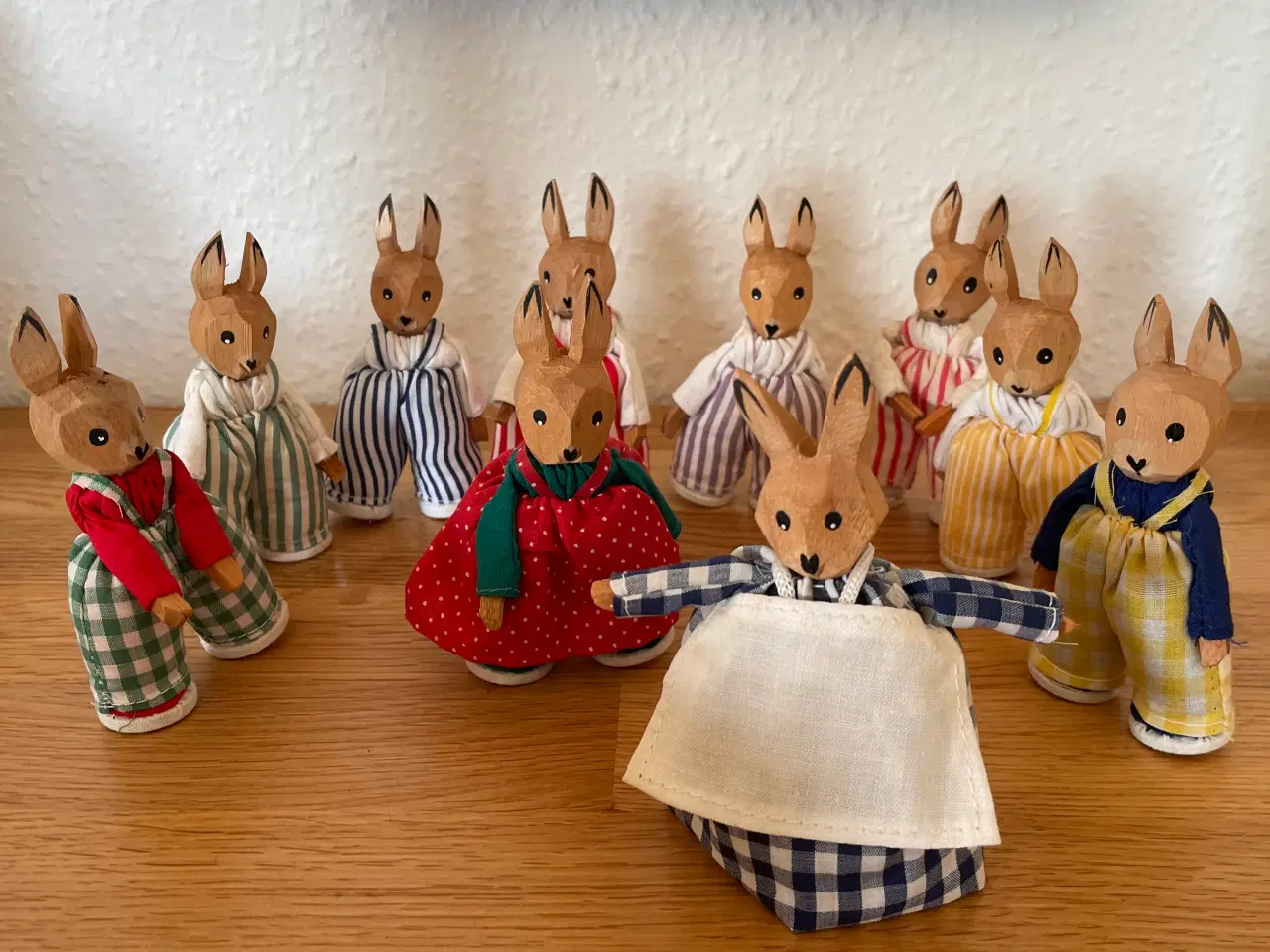 Billede 1 - 10  påskeharer, Lotte Sievers Hahn.  Pris pr. stk.