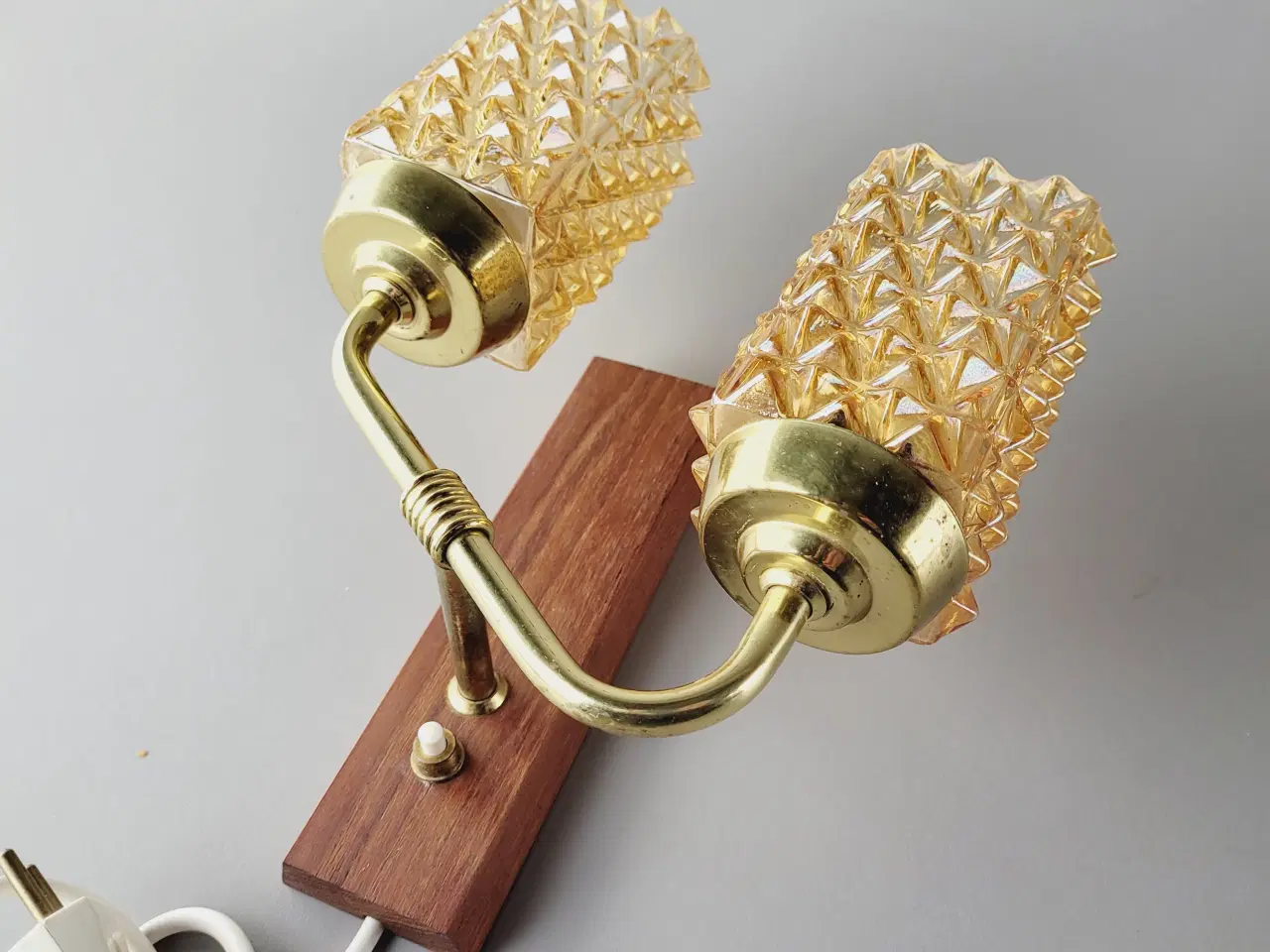 Billede 2 - ⭐️- Smuk retro væglampe i teak, messing og glas