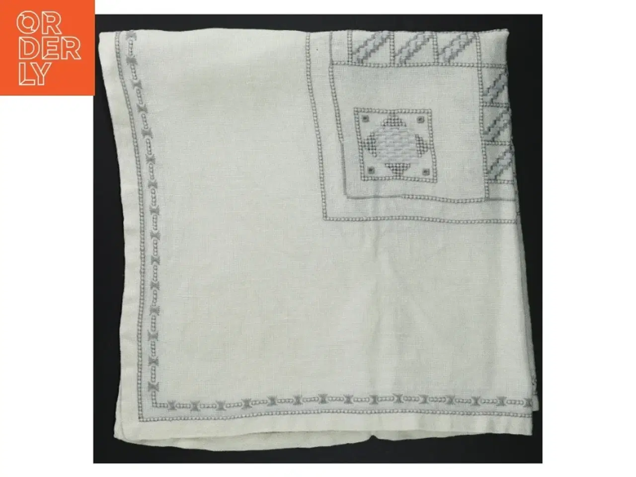 Billede 1 - Broderet hvid dug (str. 60 x 60 cm)
