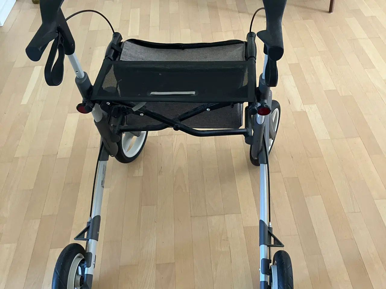 Billede 2 - Rollator med store hjul
