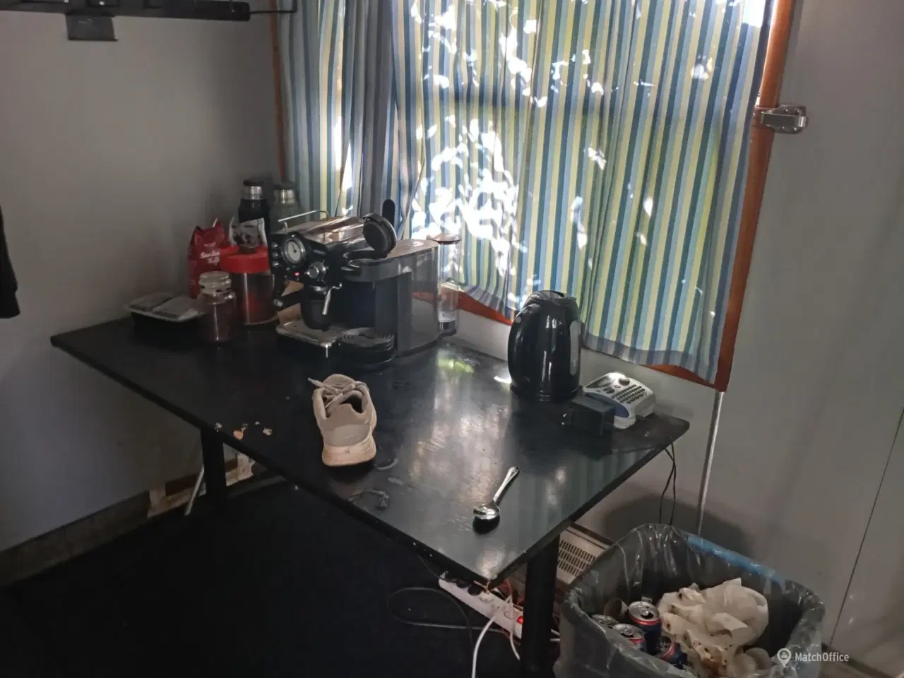 Billede 7 - Unikt værksted med lastbil grav. Tidligere lejer drev smede firma på adressen stbil grav. 100 m2 kontor grund ca 3000 m2.til leje på Jens Holms Vej 37.