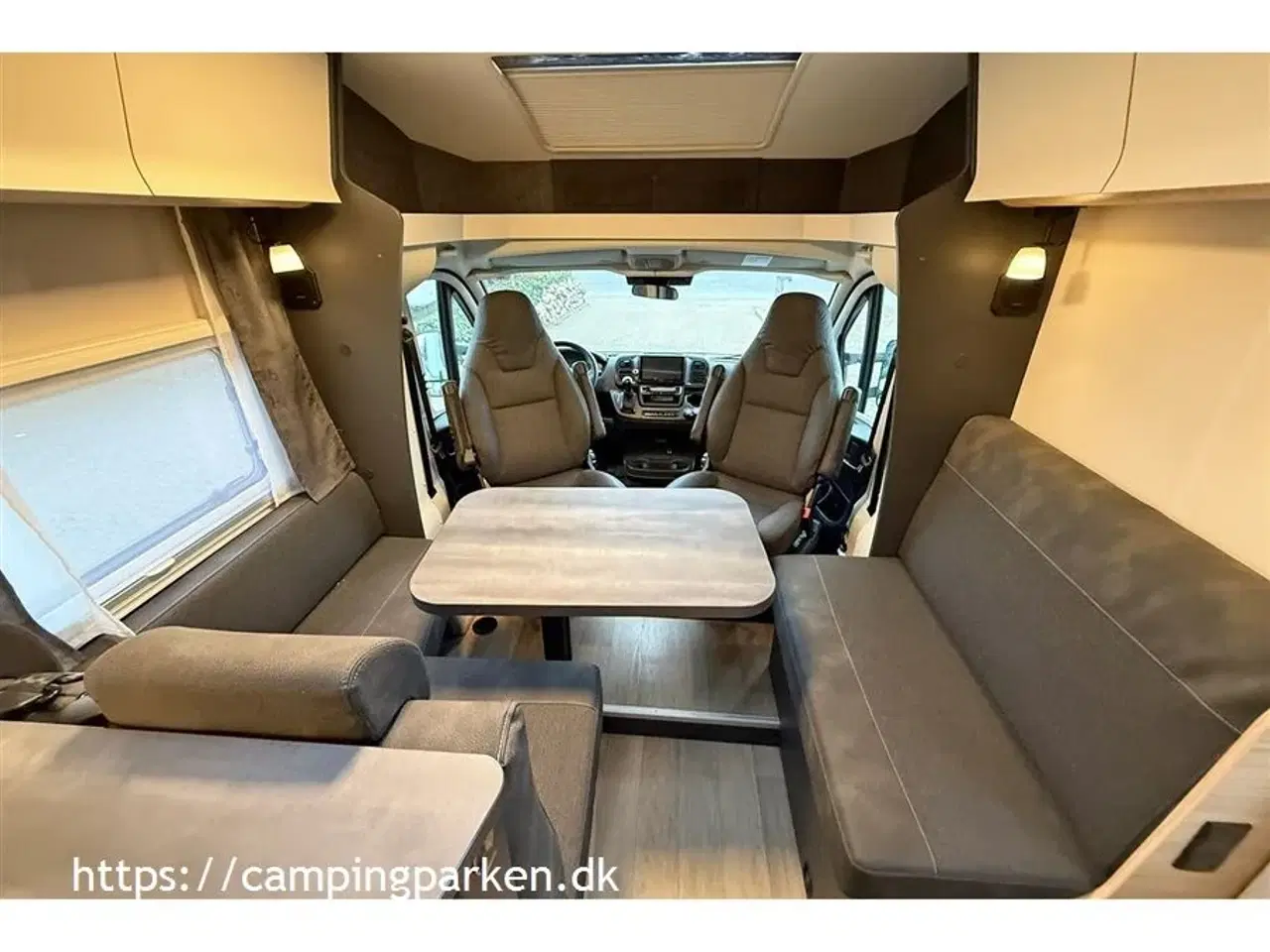 Billede 4 - 2024 - Hobby Optima De Luxe T70 GE aut.   Næsten ny Hobby autocamper med enkeltsenge