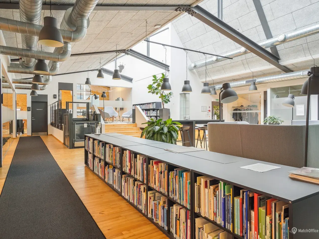 Billede 13 - Indbydende lejemål med åbent kontormiljø