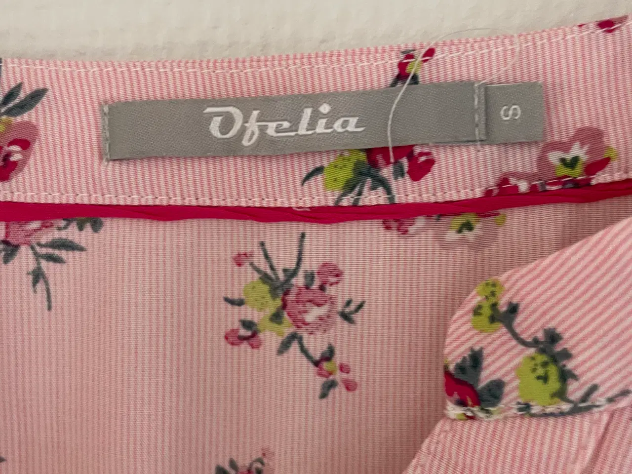 Billede 2 - Bluse Str.S  Mrk. OFelia Pris 25kr