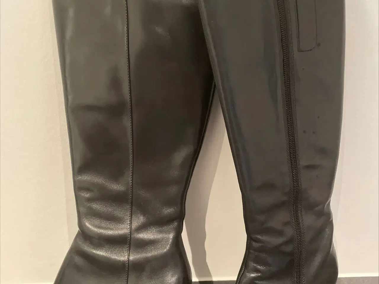 Billede 2 - Langskaftede ECCO støvler str 37 sælges