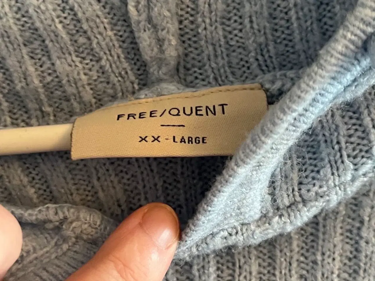Billede 3 - Lyseblå sweater fra Free/quent