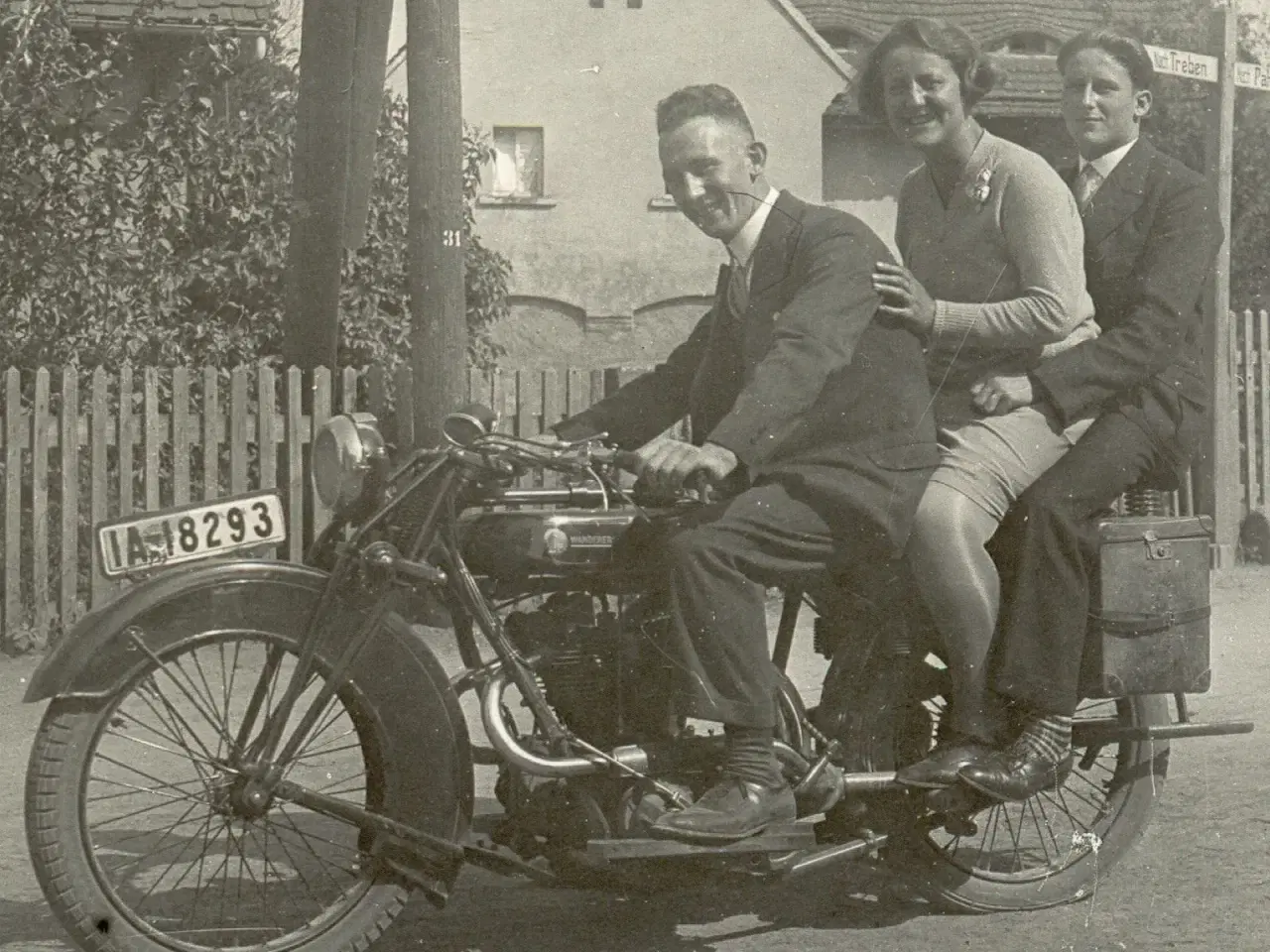 Billede 1 - 1900-1940 købes motocykler