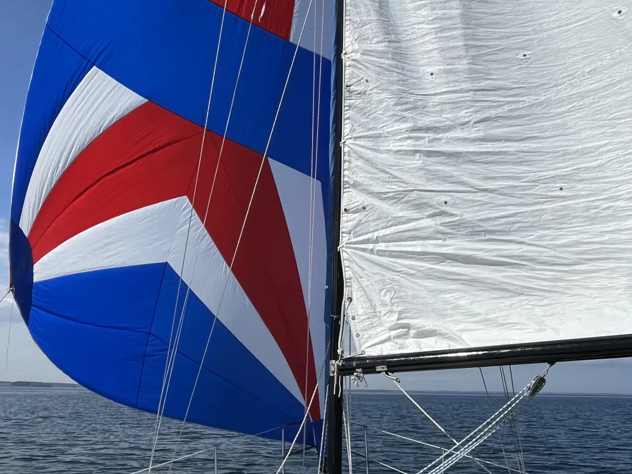 Billede 3 - mindre men sikkert og hurtig sejbåd med trailer