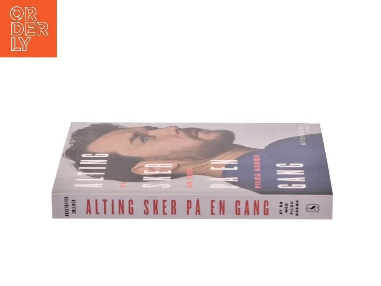 Billede 2 - Alting sker på en gang : et år med Pilou Asbæk af Kristoffer Zøllner (Bog)