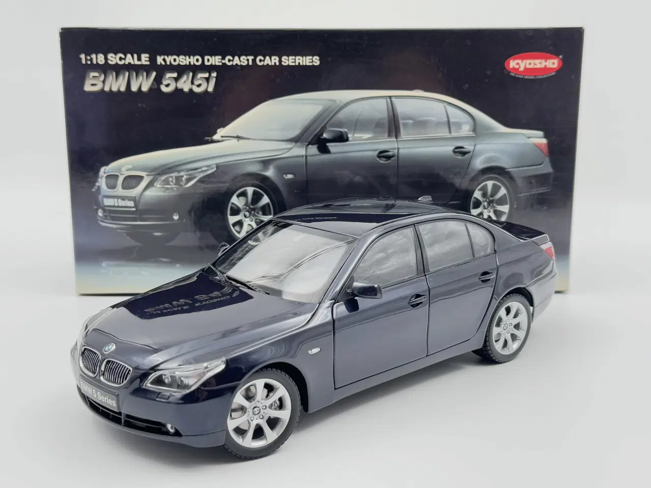 Billede 2 - 2003 BMW 545i V8 Sedan E60 - KYOSHO - 1:18