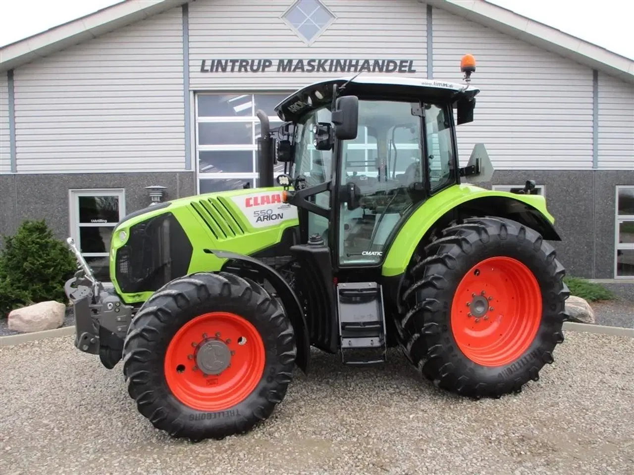 Billede 1 - CLAAS ARION 550 C-matic med frontlift, affjedret foraksel og affjedret kabine.