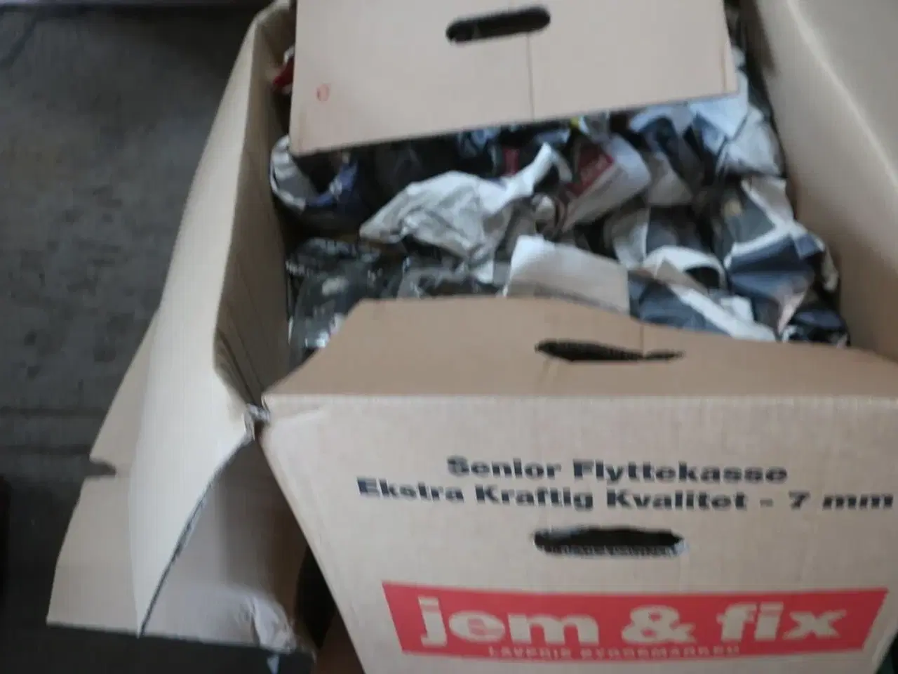 Billede 11 - Paller m. div. indhold (se billeder)