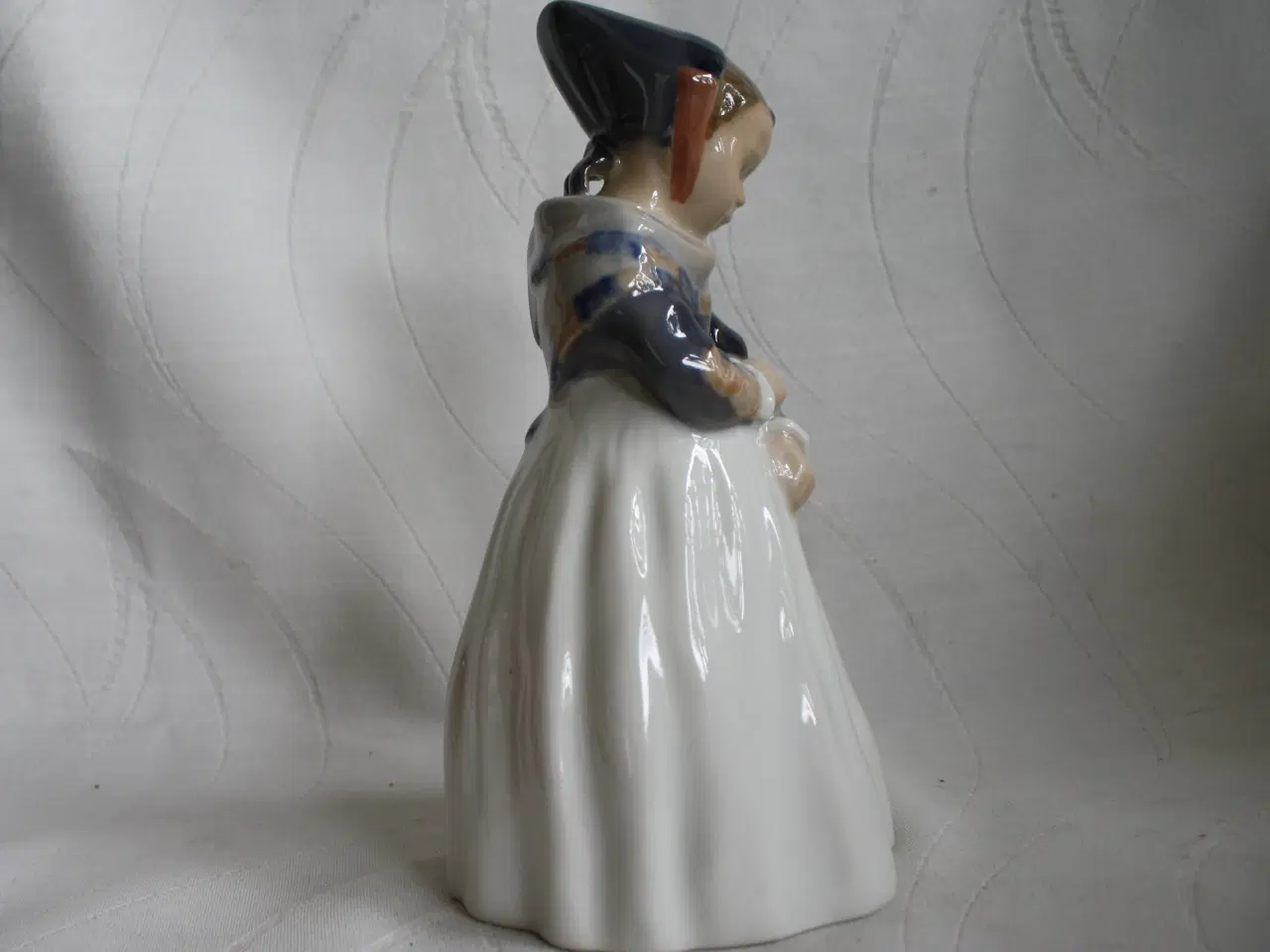 Billede 7 - Amagerpige, figur fra Royal Copenhagen