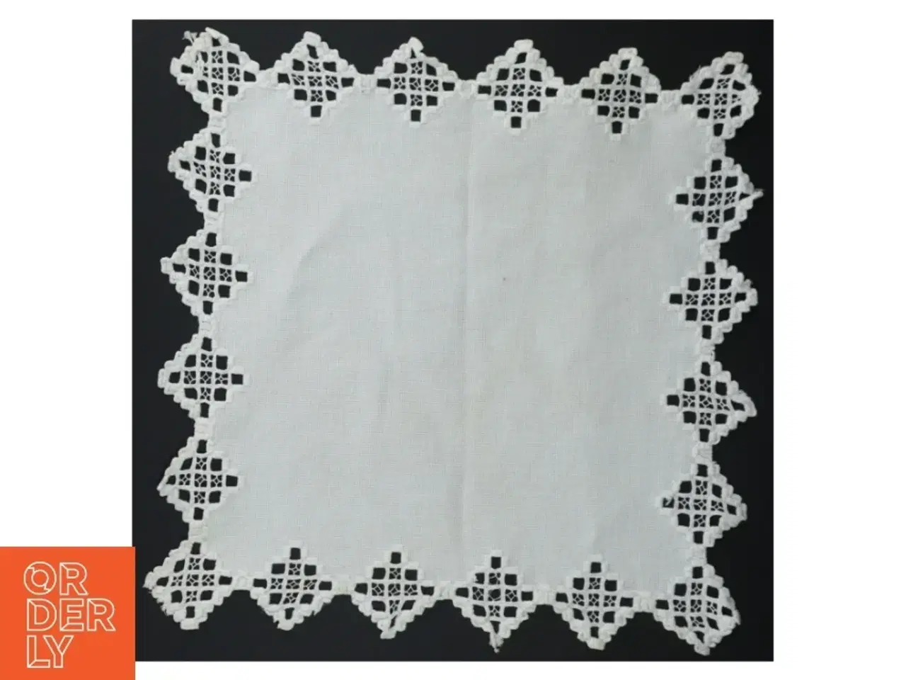 Billede 2 - Håndbroderet lysedug (str. 29 x. 29 cm)