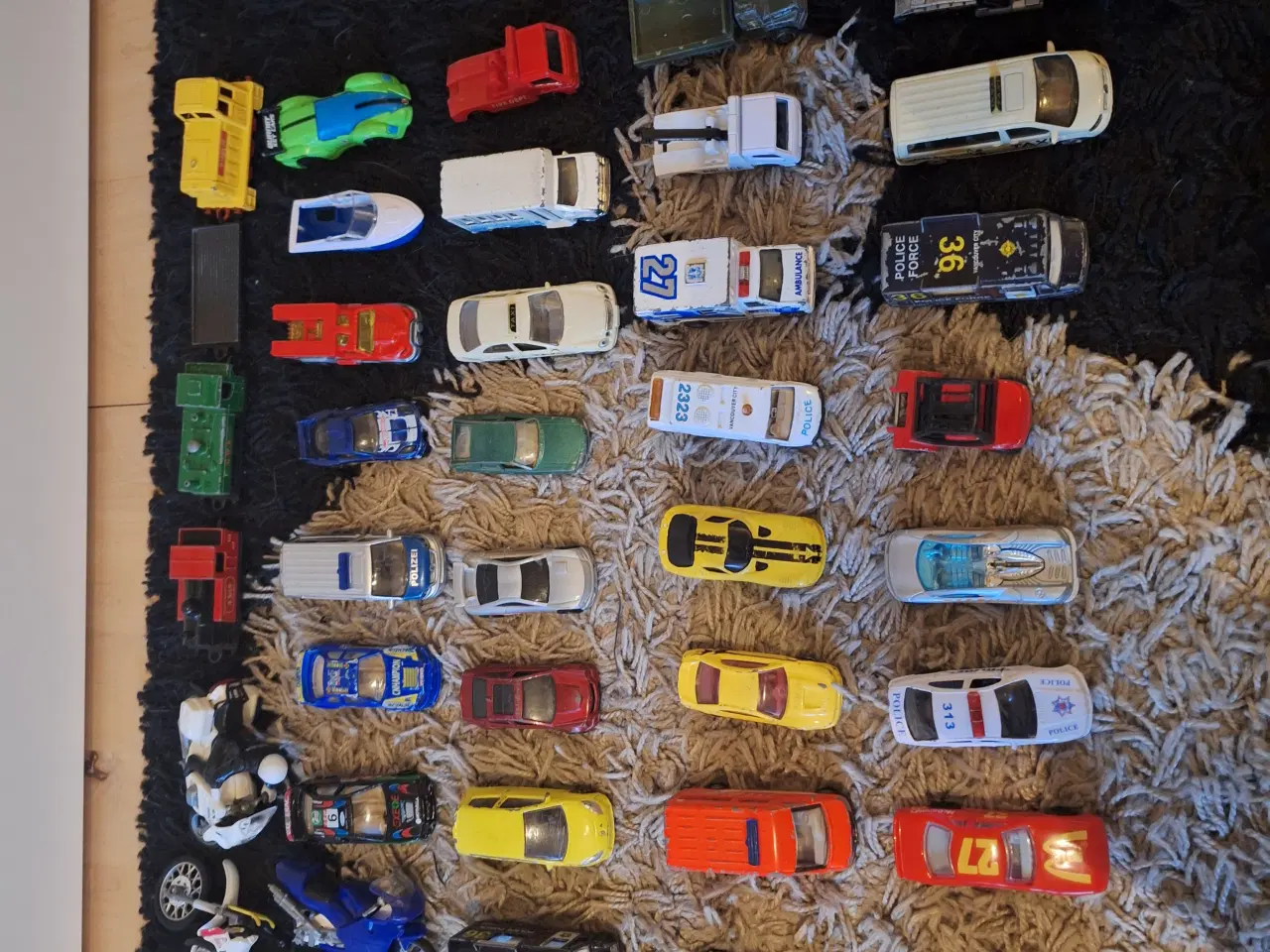 Billede 3 - Forskellige farver legetøjs biler