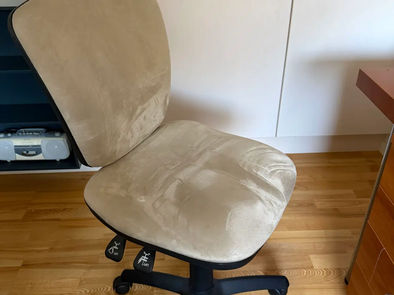 Billede 5 - Kontormøbler gives væk